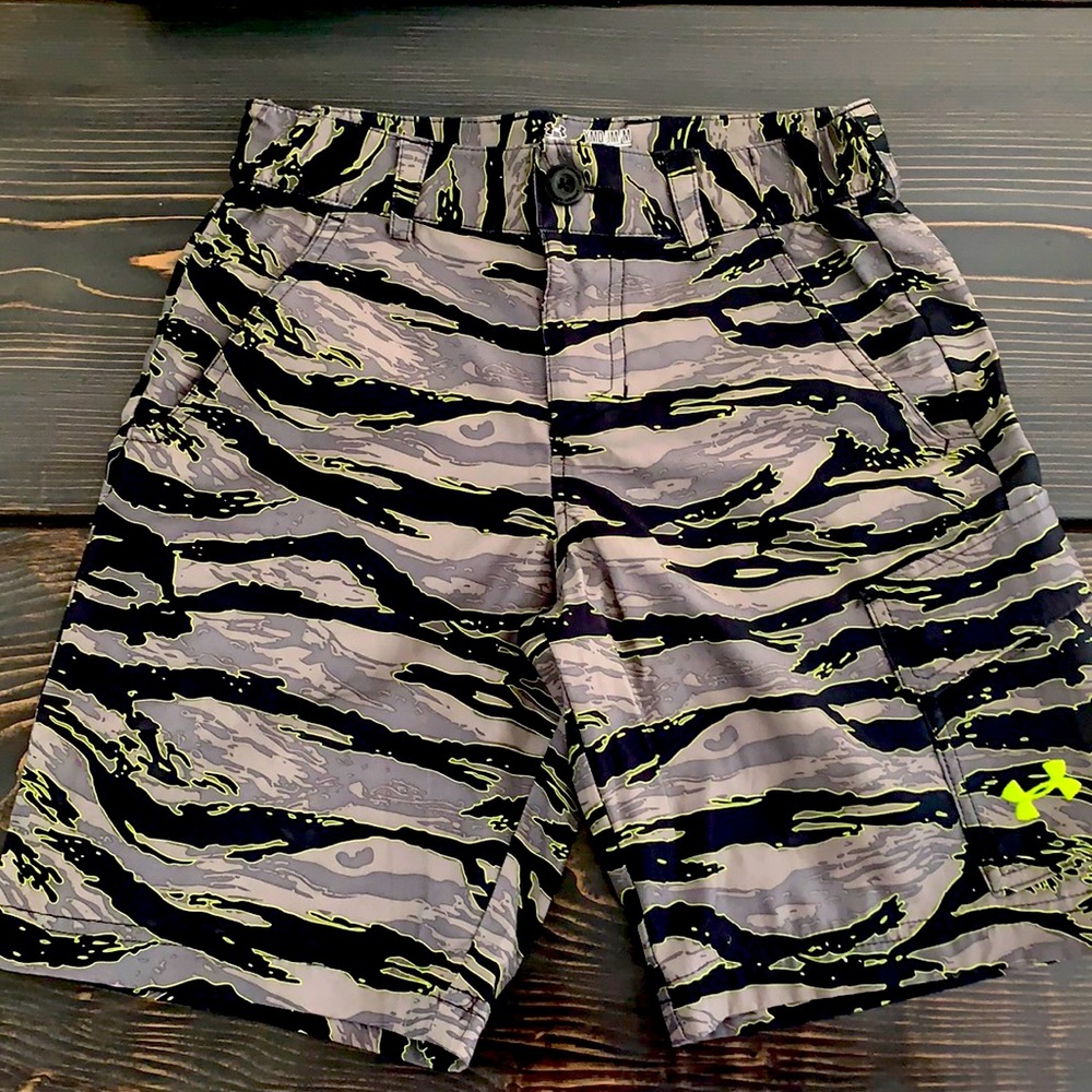 Under Armour Youth Boys Medium Shorts